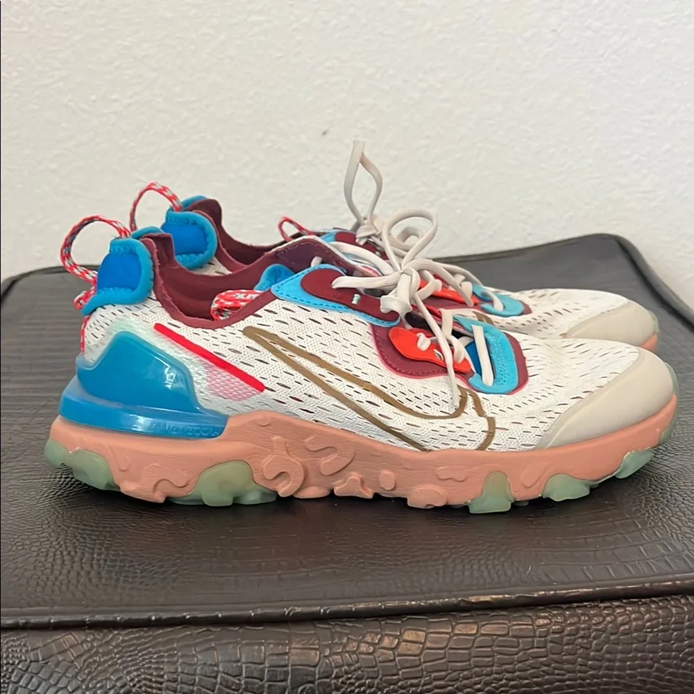 NIKE React Vision Desert Oasis Smeakers